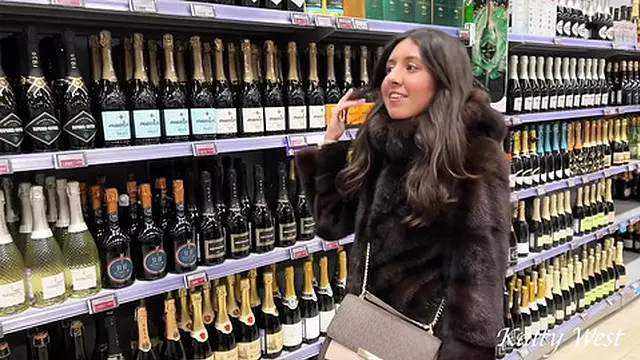 Gopnik′s Mercenary Whore Fucks Him Hard in a Hotel and Finishes All Over His Face