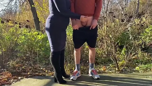 MILF mom with big natural tits makes me cum in public park