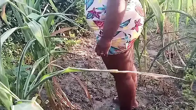  Busty MILF displays massive tits and big ass🍑