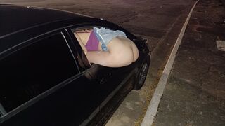 Freshly wed beauty flaunts bare booty on busy sidewalk, inviting horny🥵 passersby to devour