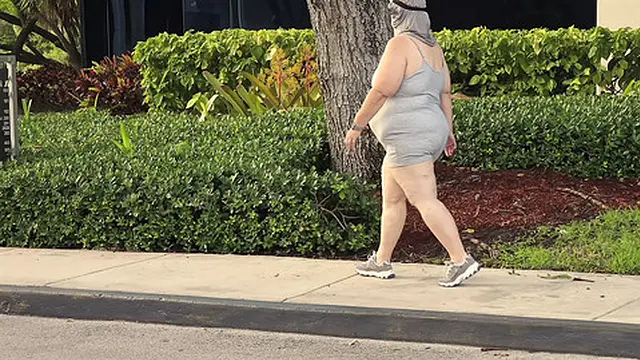 Curvy bbw milf white girl workouts in leggings meets black guy public gets intense fingering👉 and wild sex