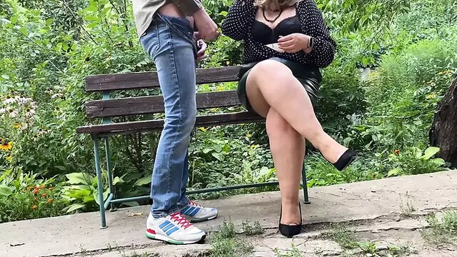 Perverted MILF makes me cum on her clothes in the park
