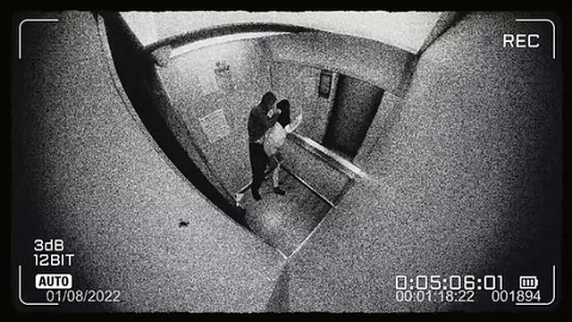 Preppy girl gets naughty😈 in the elevator