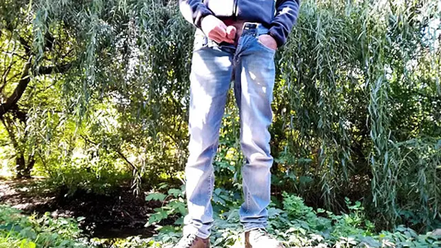 Curvy milf masturbates and pleases my cock🍆 outside