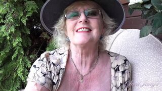 Old lady Claire sucks cock🌭 raw in garden