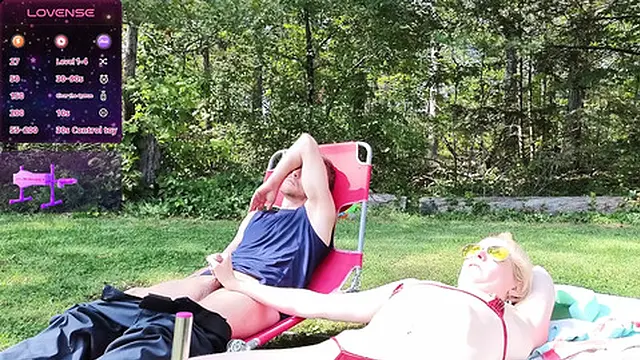 Cam wife enjoys sunbathing with machine and dick🍆