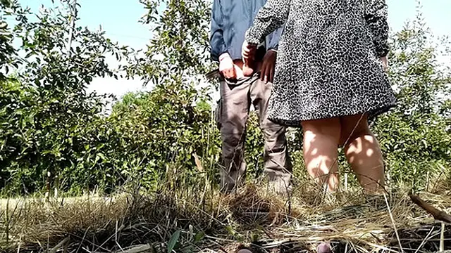 I slip my fingers into my milf-in-law′s hole and shoot load