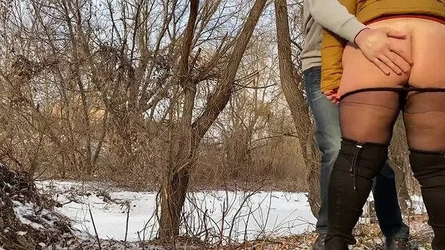 Hot mature MILF pisses on the lawn while doggystyle fucked