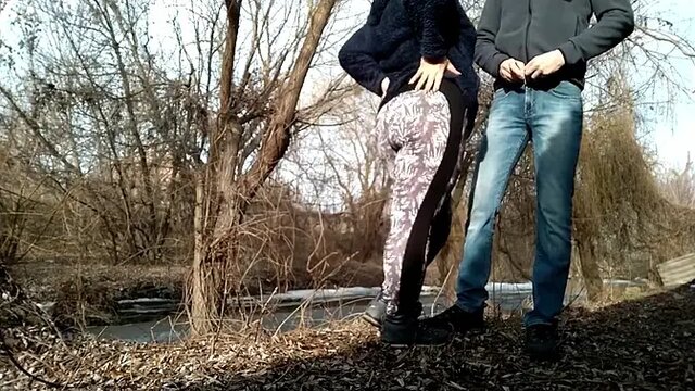 Mature mom's hairy wet pussy on frosty public street