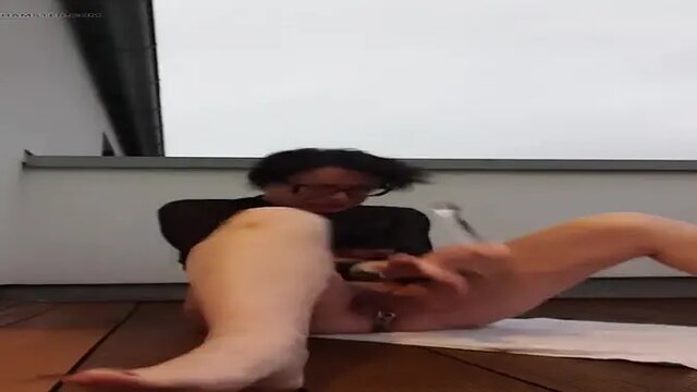 Milf Julie squirt outdoor