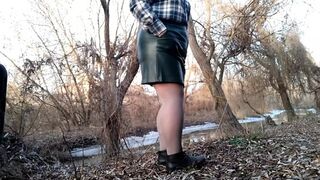Cheap Thrills: Curvy MILF Urinates Then Roughly Pleasures Herself