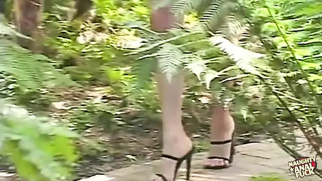 A Stunning MILF Tempts a Horny🥵 Man to Let Her Ride Him in Doggy Style