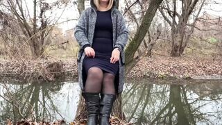Mature MILF Masturbates Alluringly