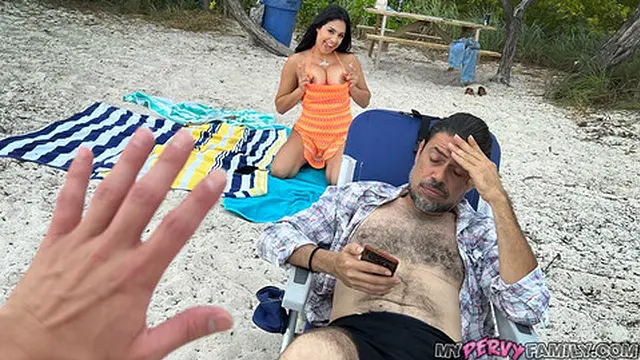 Bored AF: girlfriend Lets Me Quick Bang Her On Beach! - Serena Santos