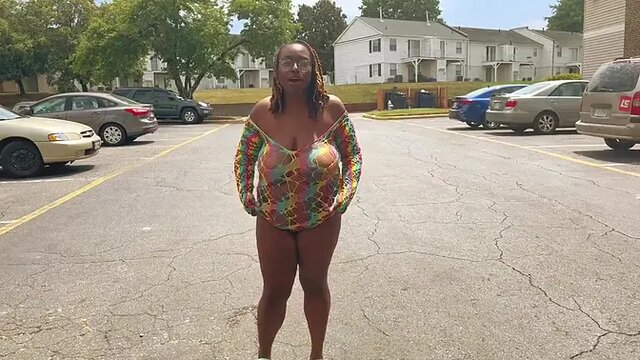 Big-titted mature mom shows off her goods in public