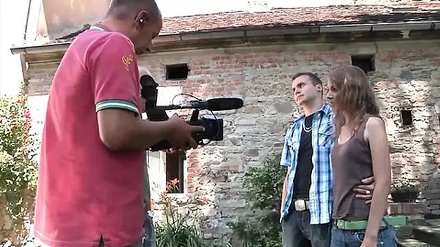 Hot threesome in the garden with big dick🍆 and pussy🌮️ sucking