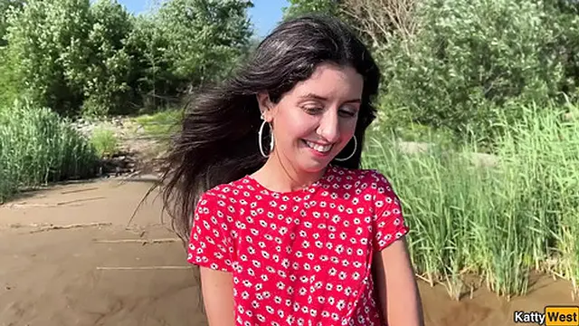 Enjoyed a Sweet girlfriend′s Natural Beauty While She Pleasured Herself