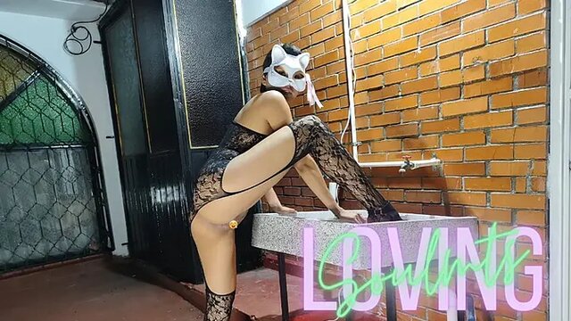 Amateur backyard sex with a friend - ends with facial cumshot