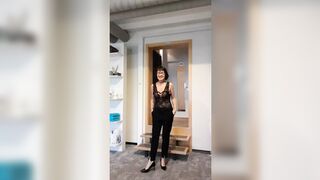 今天的办公室诱惑：迷你裙热舞
