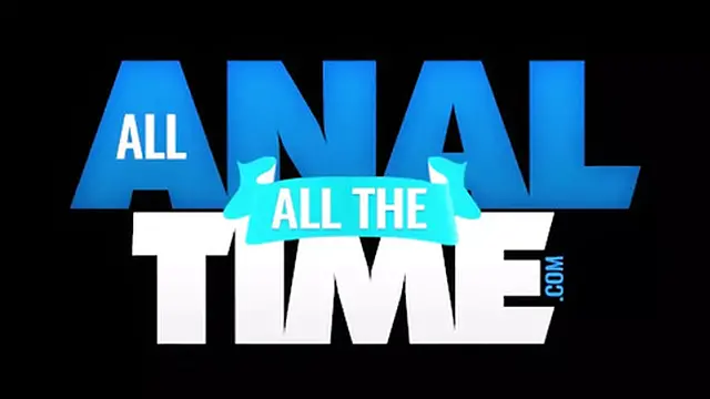 Natalie Heart Gets Her Butt🍑 Licked at the Pool!