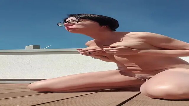 Sultry MILF Julie gets turned on then cums