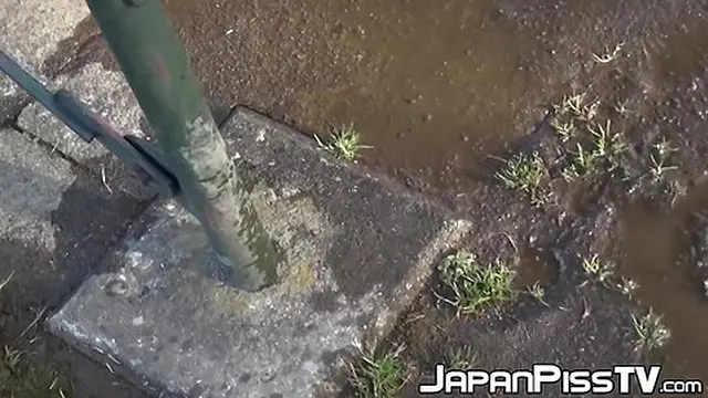 Wild Japanese schoolgirls caught peeing in public