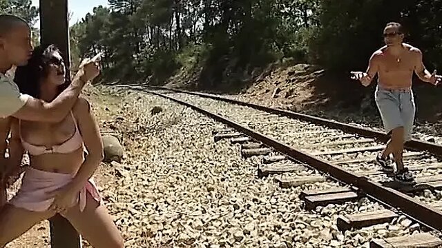 French babe gets double fucked on the railway