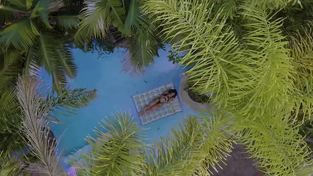 Vixen Escapes for Triple Pleasure