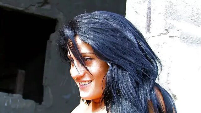 Sluts ride and eat pussy in outdoor threesome