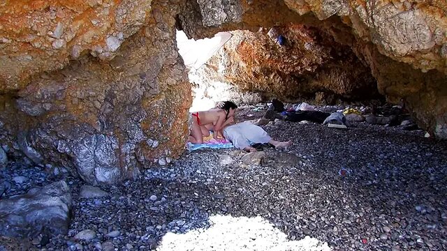 Slutty amateur babe gets incredible fuck at the beach