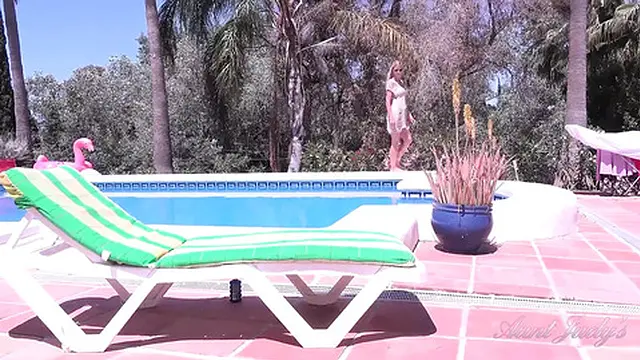 Auntjudys - Naughty😈 MILF Lynna Nilsson Gets Hot by the Pool