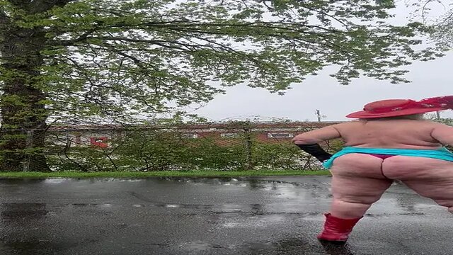 Hot BBW granny in sexy lingerie with big tits and ass