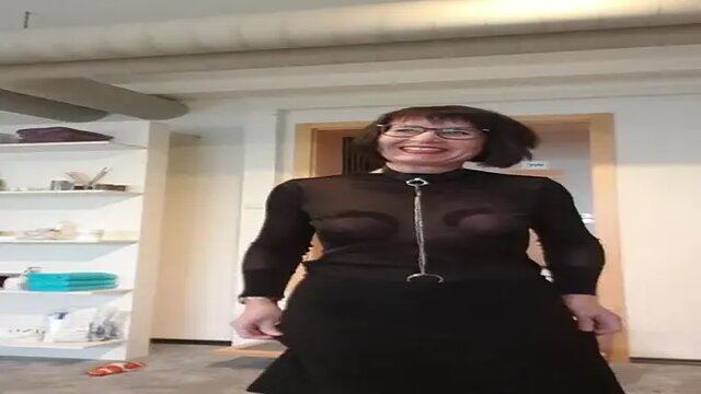 Secretary tied up and walks like a cat, squirting all over