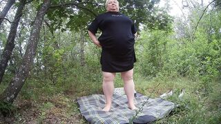 Girlfriend undressed in a public park and masturbates her big pussy