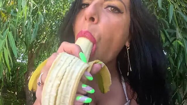 Sweetheart loves big bananas, can't get enough in her mouth