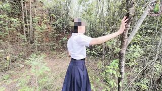 Thai student gets in the middle of the jungle of Thai outdoor sounds