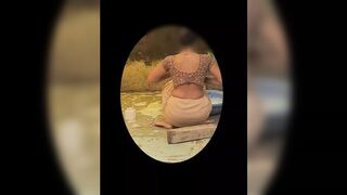 I am watching of Chup Chup taking a bath, did not even know that the stepsister was taking a bath in a very beautiful red city.