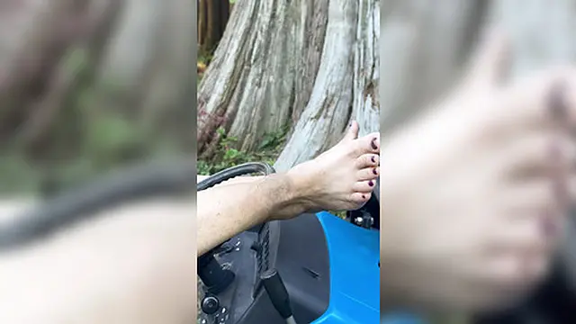 Filthy Farm Wife Bonemaiden – dirty feet – toys her pussy🌮️ for her step-hunk on Tractor