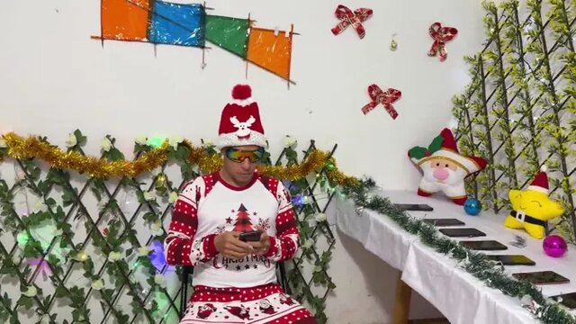 Hot Latina takes a deal in mobile shop roleplay