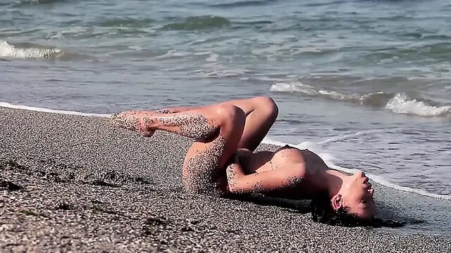 Stacked blonde wife banged intense in amateur homemade threesome