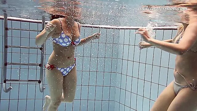 Busty underwater babes Iva Brizgina and Paulinka