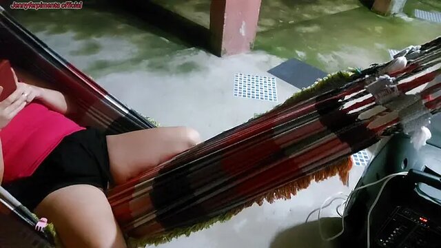 Mature mom's pussy accidentally exposed, giving me a super hard erection