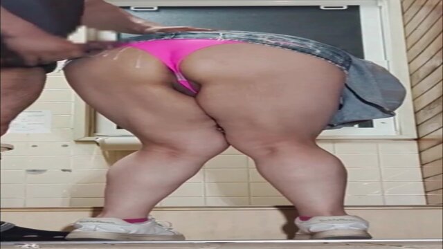 Panty-loving guy gets a smartphone POV of his girlfriend's soaked butt