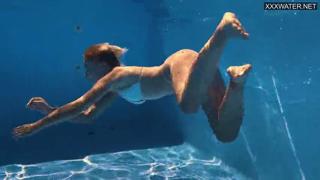 Swinging in sin, Sofi Otis sultry slip 'n slide pool sesh
