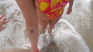 I meet a solitary girl at the beach and she gives me oral😜 sex