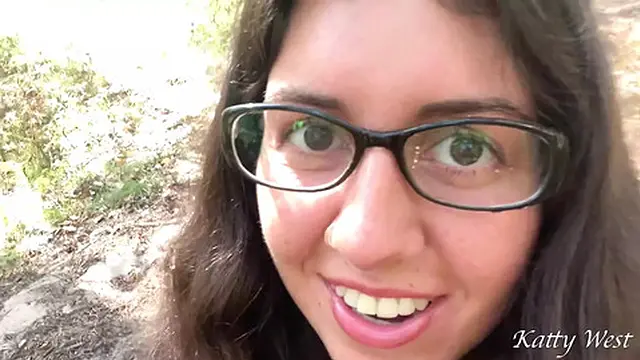 Walking裸体示人，无内裤