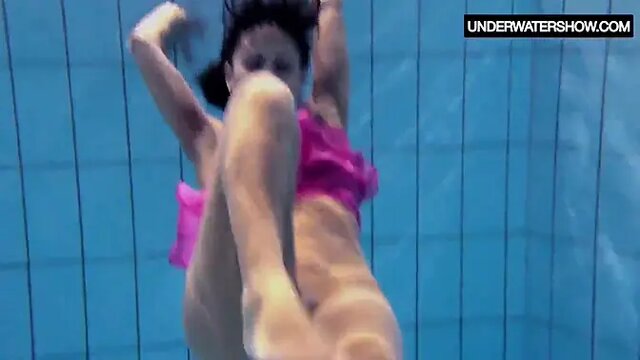 Teen in pink top undresses after wet bikini